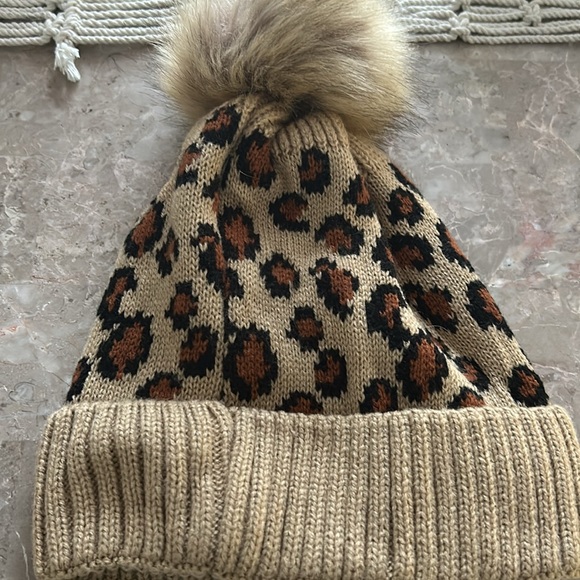 Cute winter hat - Picture 2 of 3